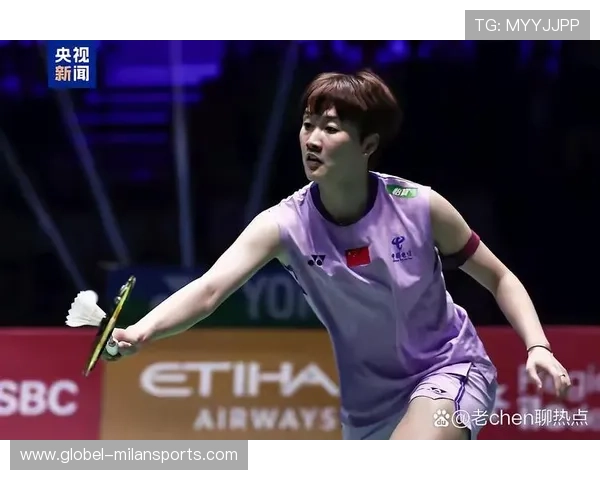 羽毛球运动员用拍子挡晒：别样的“阴影”背后隐藏的坚韧与智慧